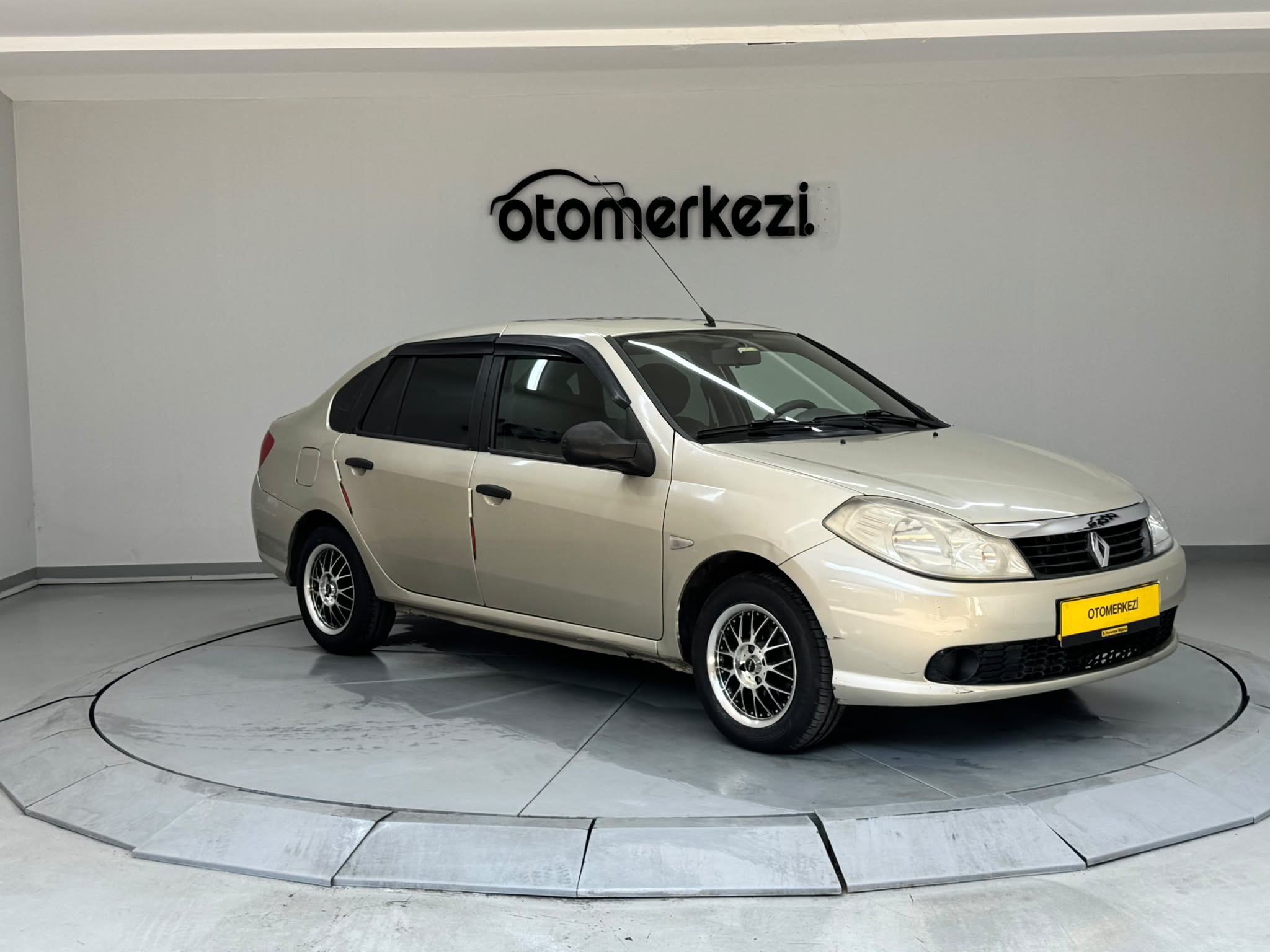 RENAULT SYMBOL 9